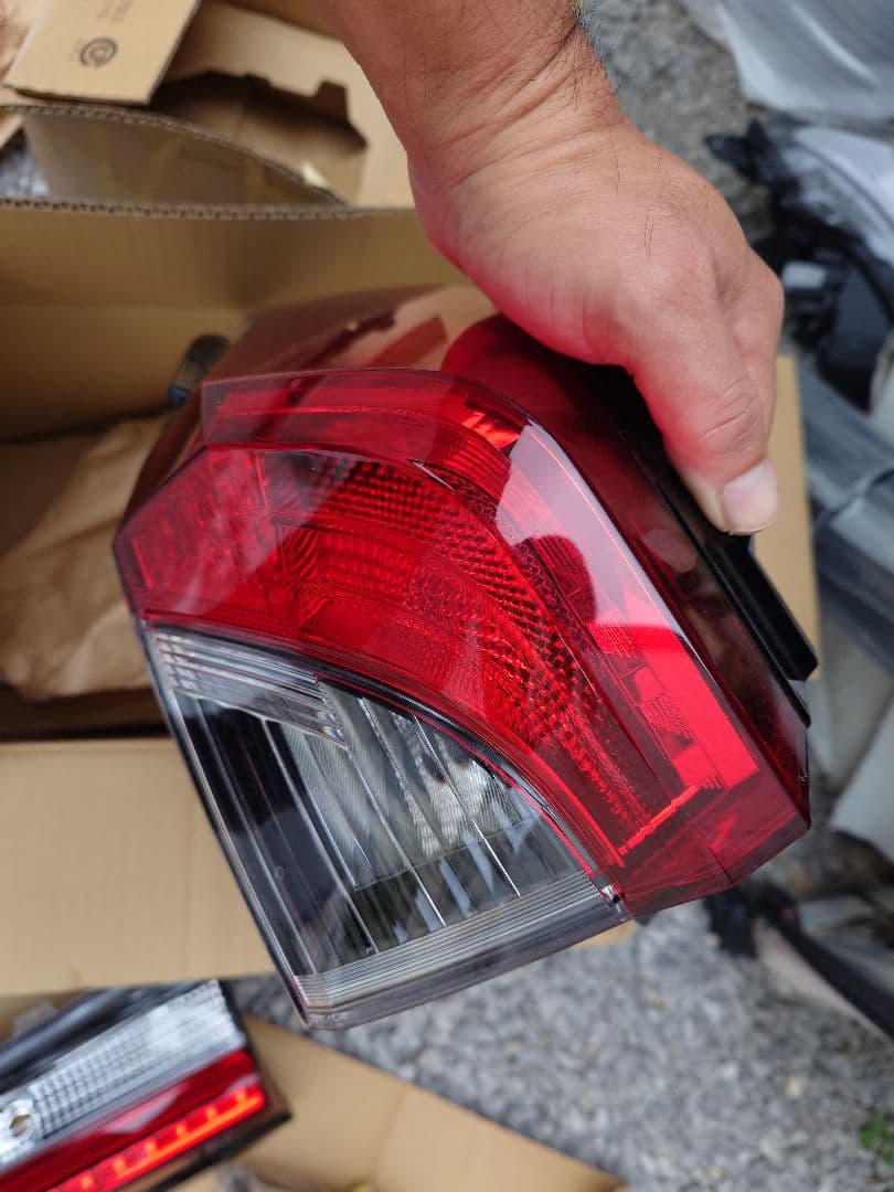 トヨタ純正　ラブ4　ラヴ4　RAV4　左側テールレンズセット　おまけ付き！