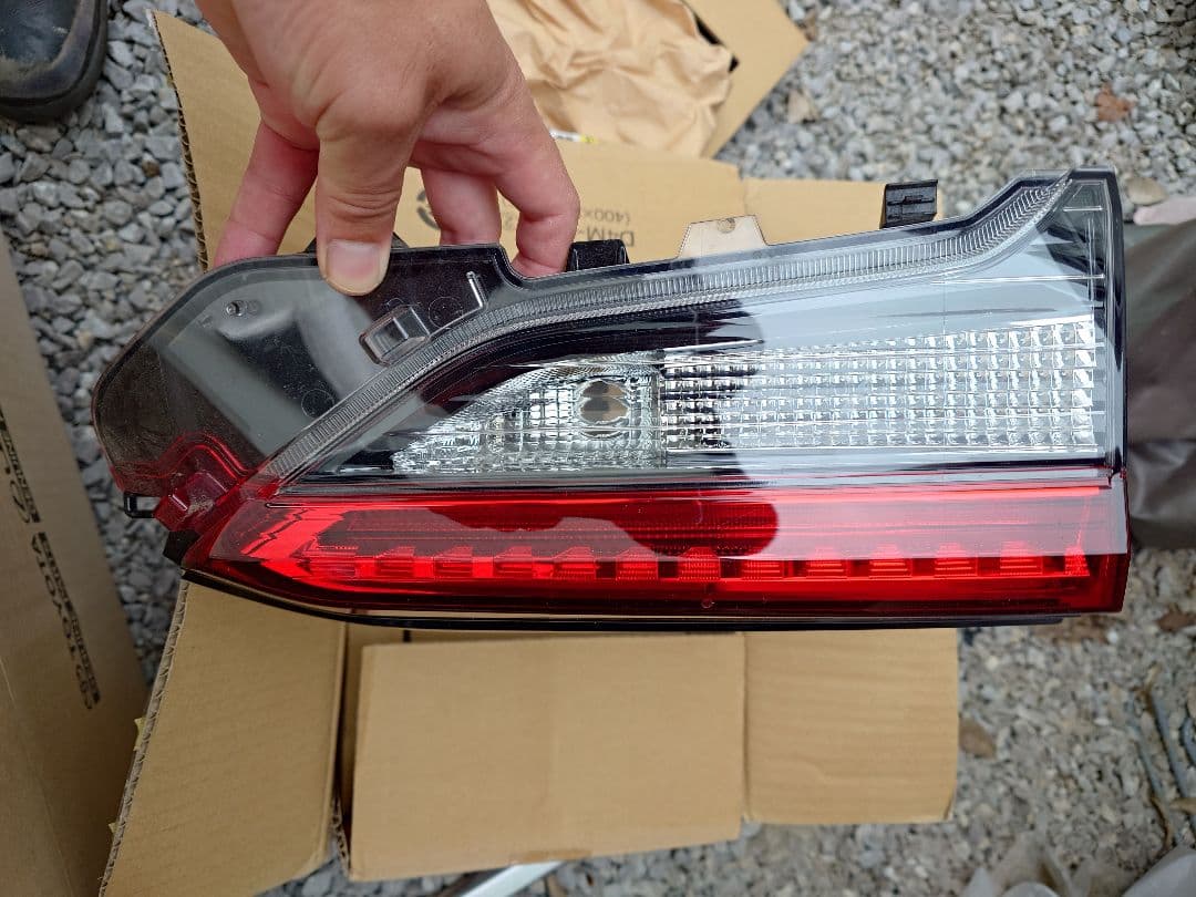 トヨタ純正　ラブ4　ラヴ4　RAV4　左側テールレンズセット　おまけ付き！