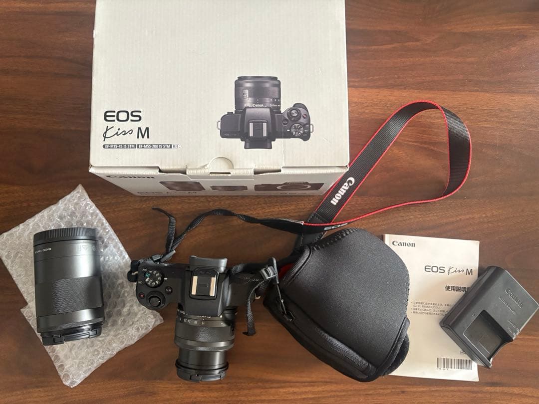 Canon キャノンEOS Kiss M ダブルズームキット　ブラック
