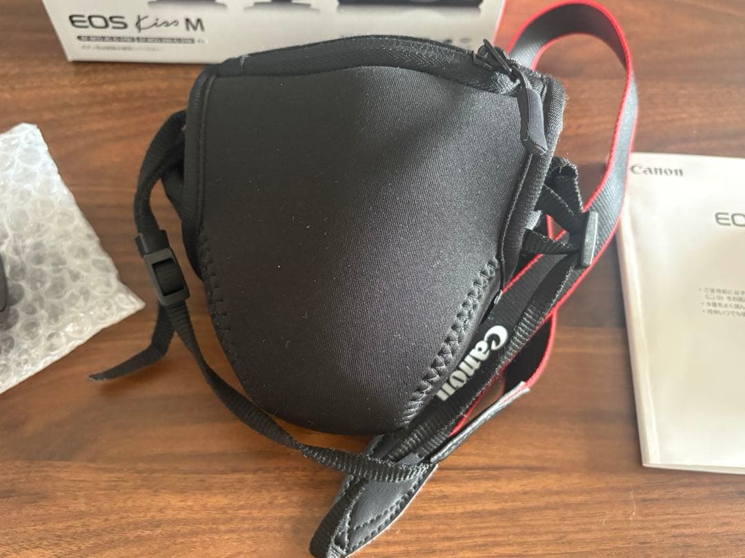 Canon キャノンEOS Kiss M ダブルズームキット　ブラック