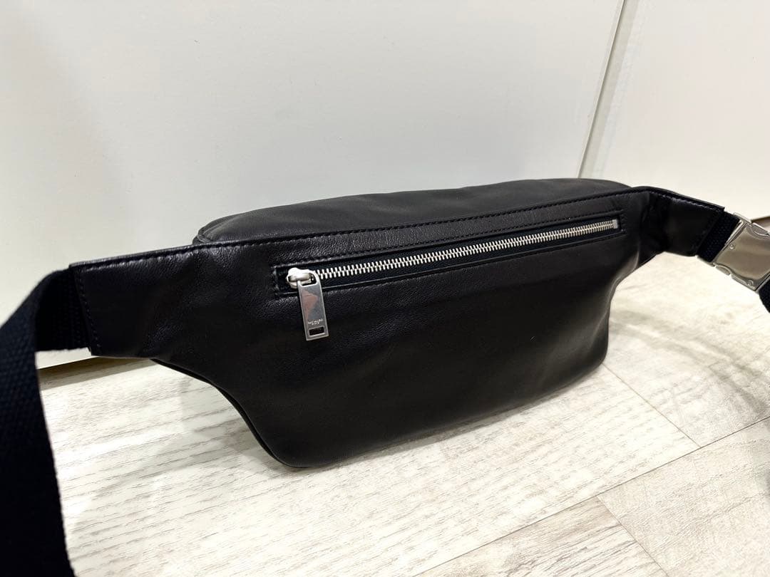 極美品/付属完備 SAINT LAURENT サンローラン ボディバッグ YSL