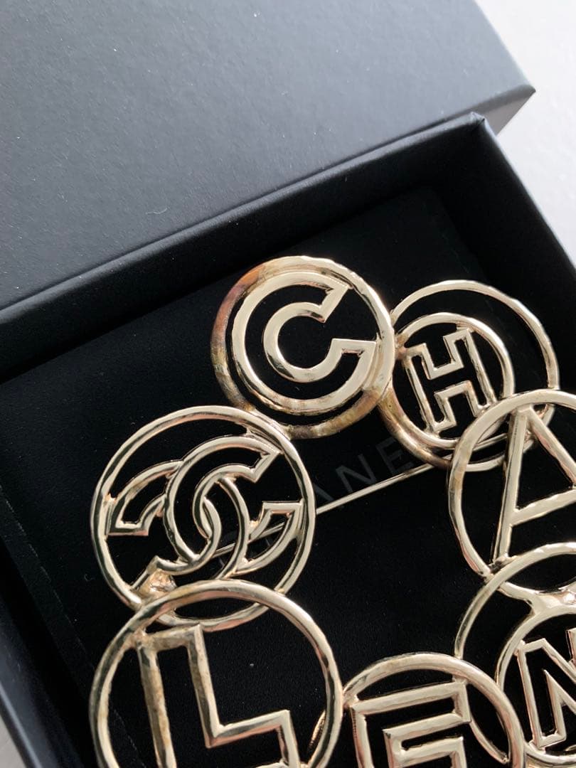 訳あり！CHANELブローチ！大きいブローチ！スタイリッシュ！