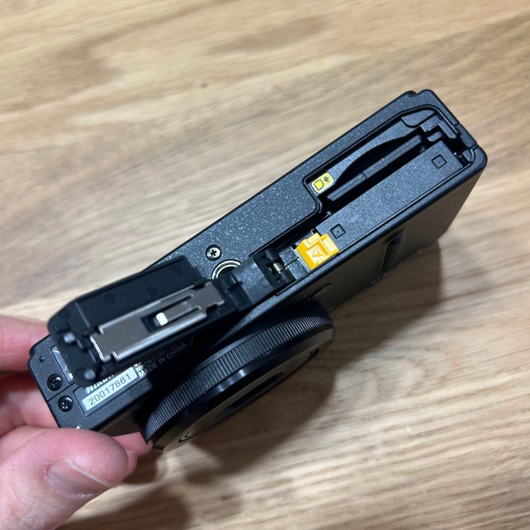 Nikon COOLPIX P330 デジタルカメラ ブラック