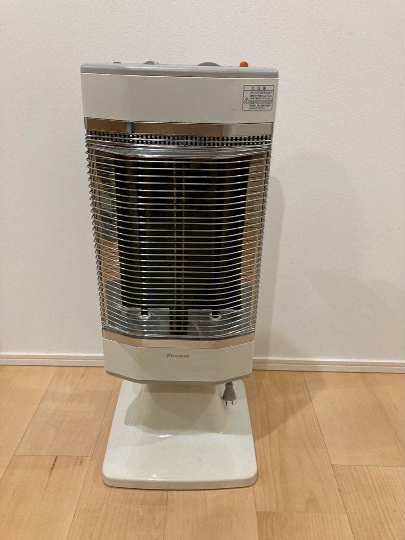 セラムヒート　ダイキン　遠赤外線　暖房機　コンパクト　首振り　タイマー