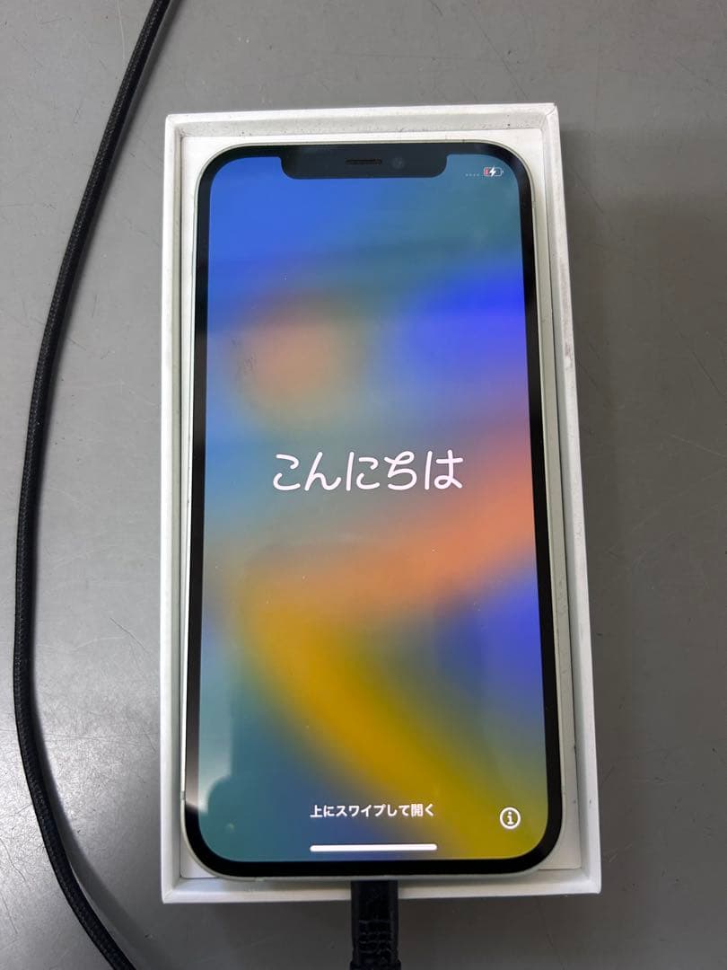 iPhone 12 ミントグリーン 背面ひび割れ