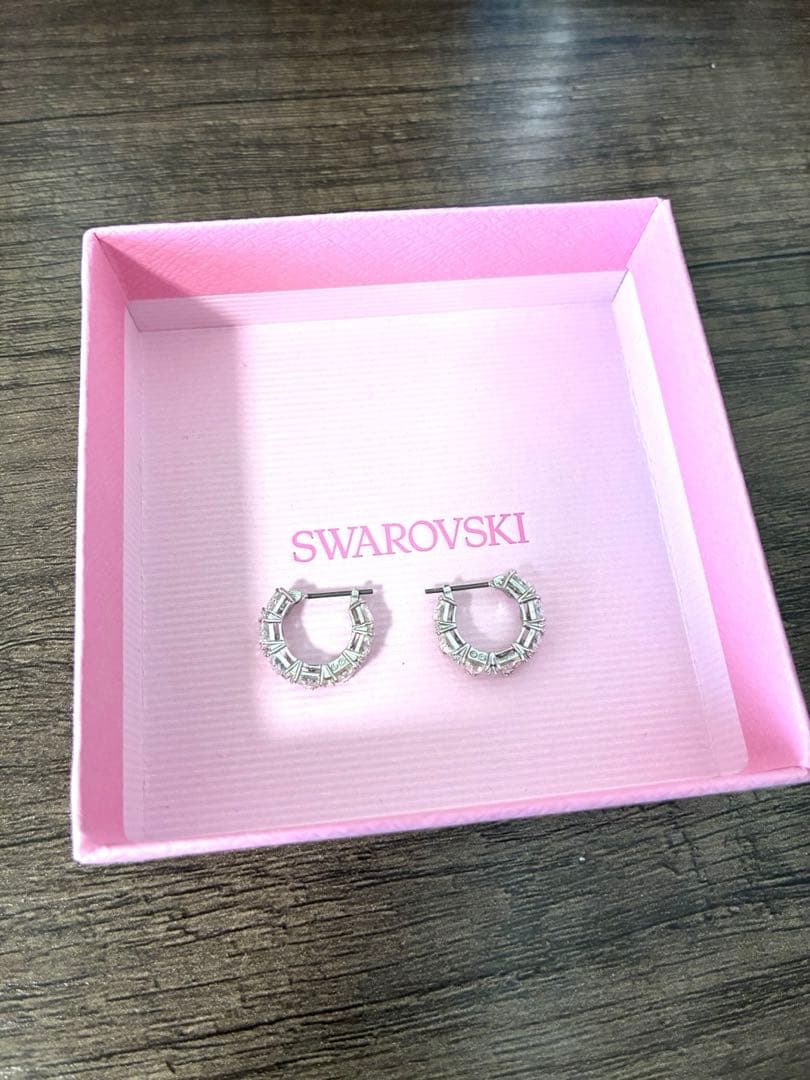 Swarovski スワロフスキー トライアングルピアス