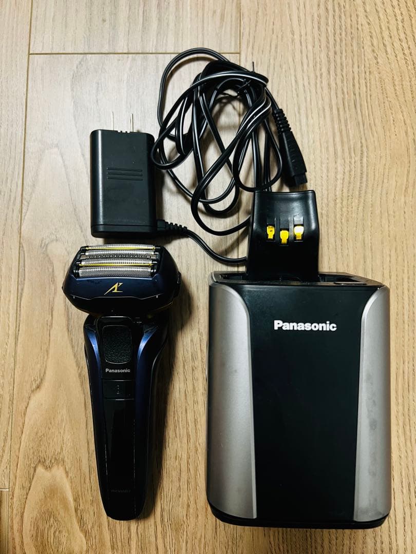 美品 Panasonic メンズシェーバー ES-CLV7E 髭剃り メンズ