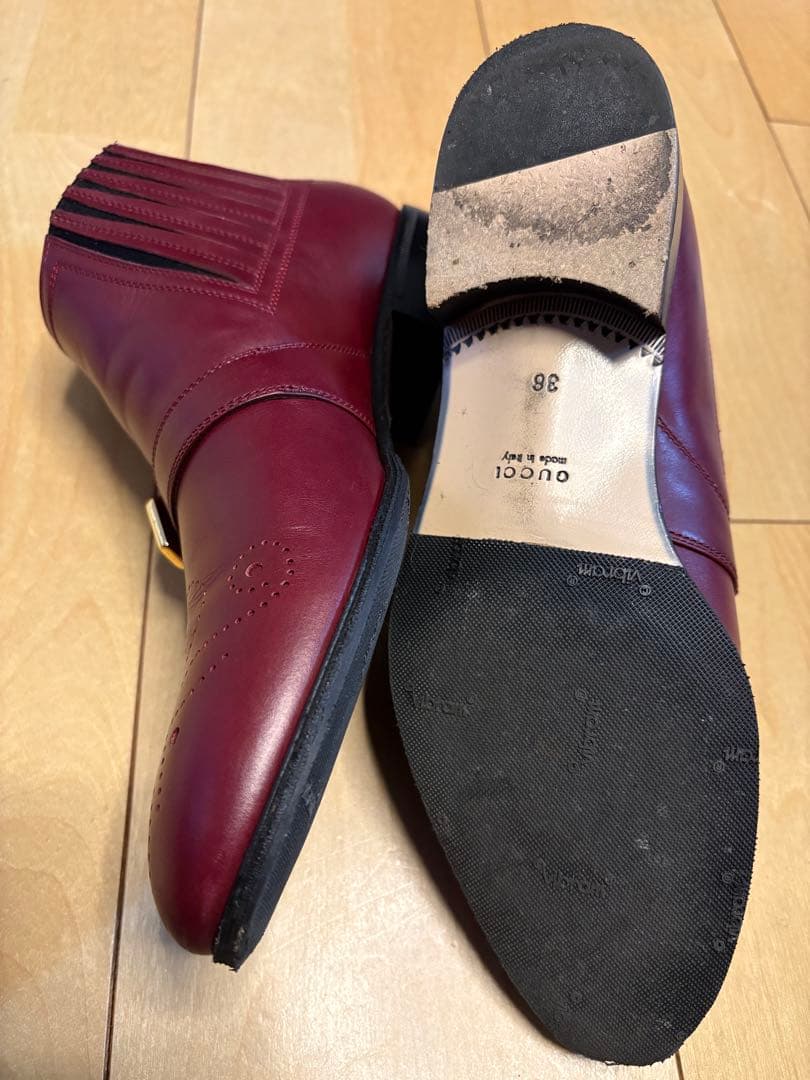 Gucci メダリオン レザーベルト ショートブーツ