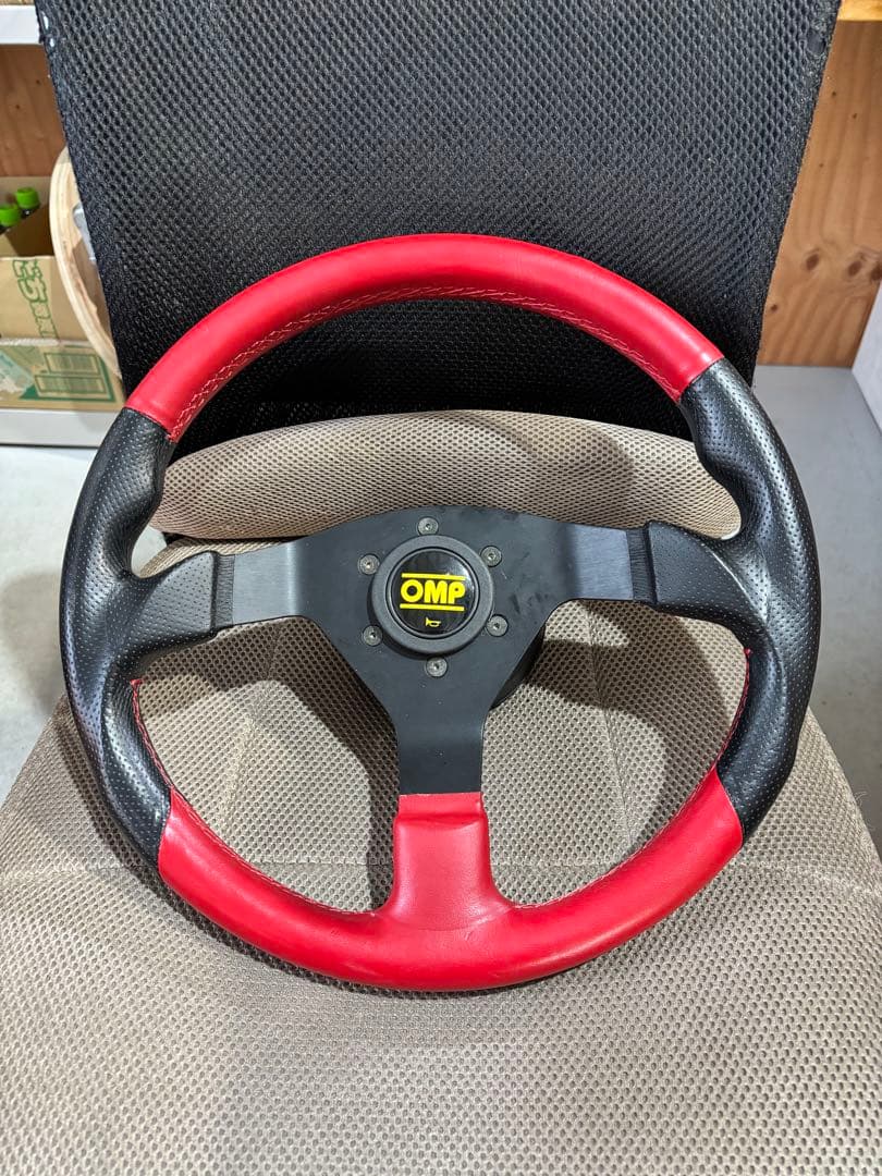 OMP スポーツステアリング 350mm 赤黒