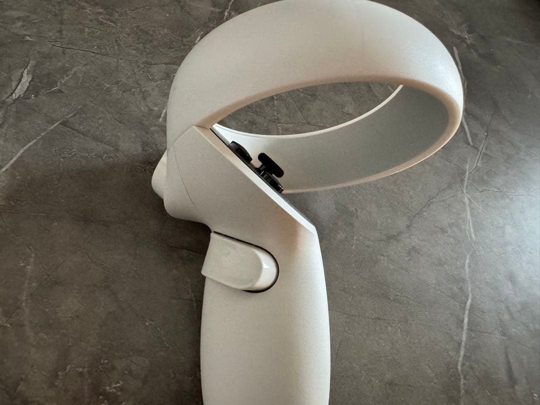   Quest 2 64GB(Linkケーブル、乾電池付属)