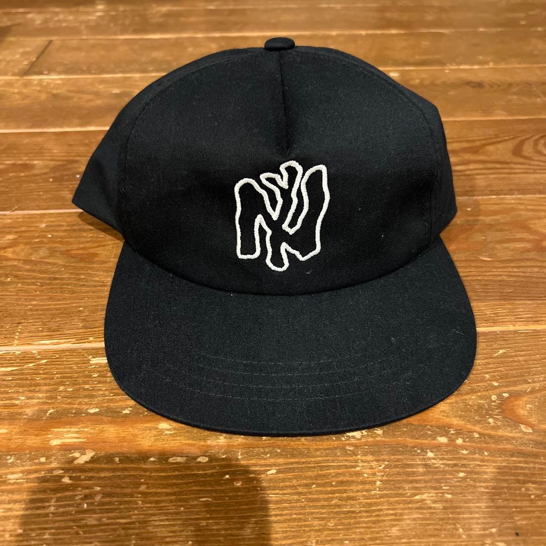 黒のキャップ Nの刺繍 SAFE HOUSE