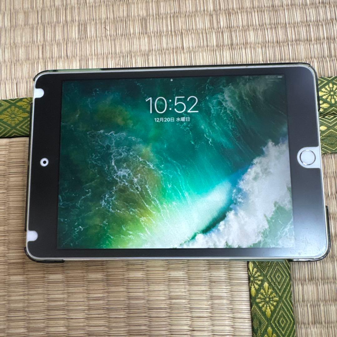 iPad mini4 シルバー 本体 USBケーブル・カバー付き