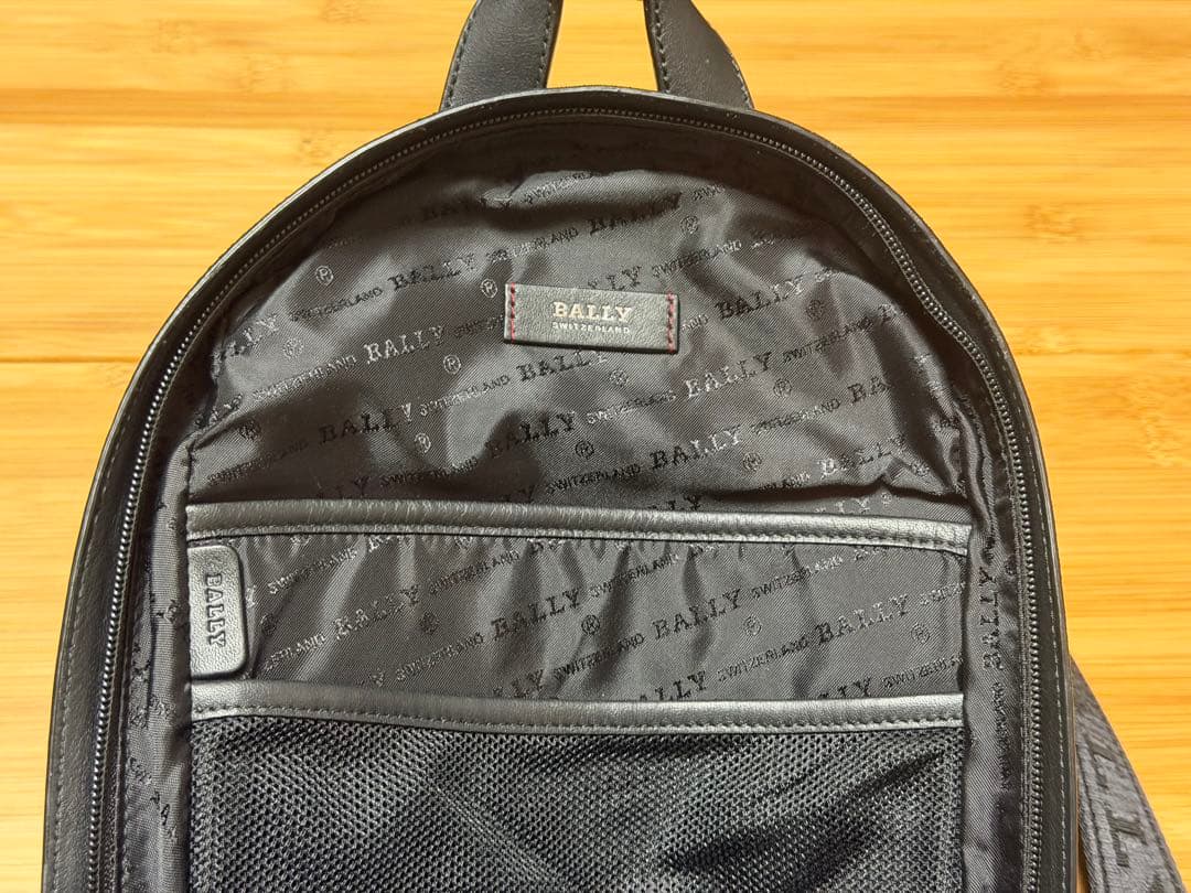 BALLY ブラックレザー クロスボディバッグ