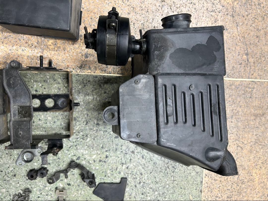 ヤマハ SR400 1JR 純正エアクリーナーBOX バッテリーケース