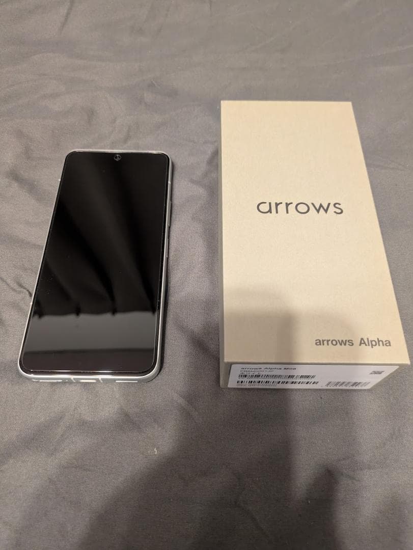 【美品】arrows Alpha ホワイト 12/512GB 充電11回