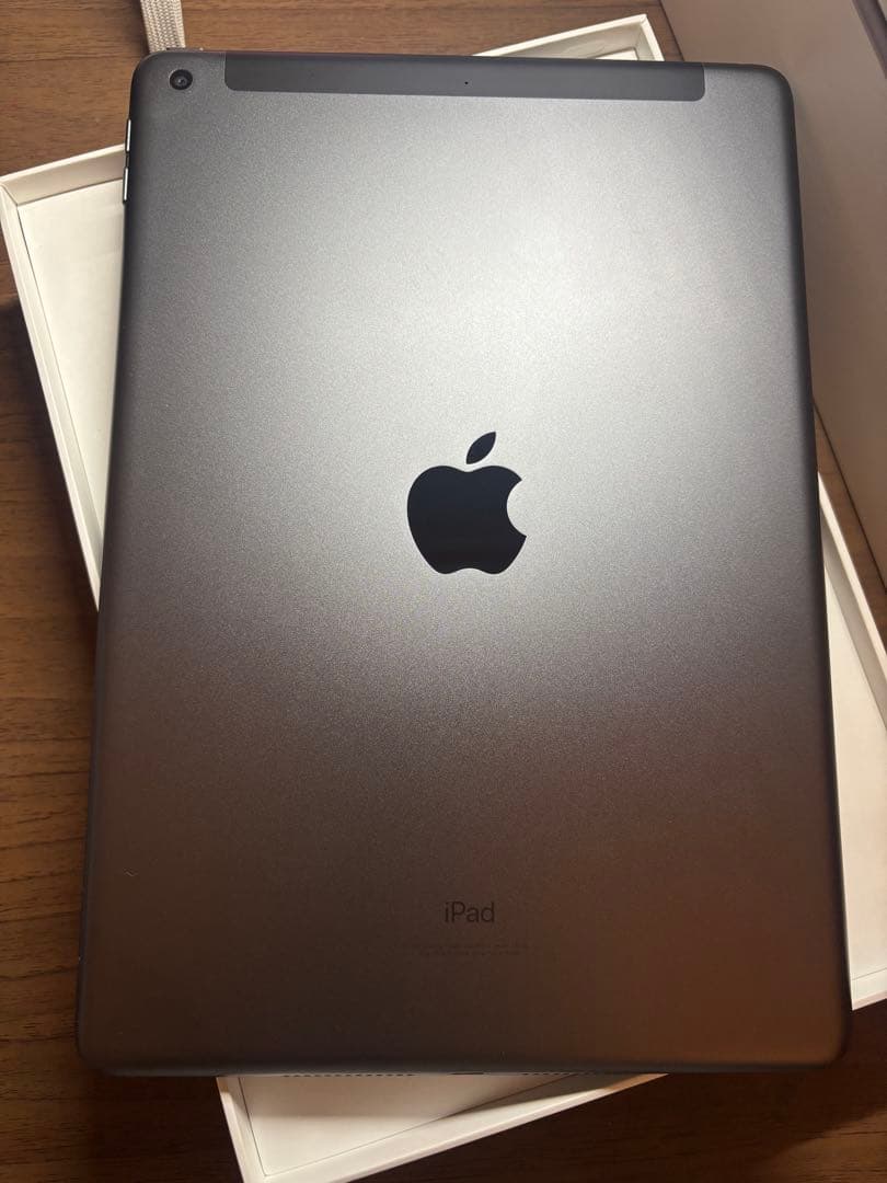 【美品】iPad 第9世代 64GB 本体 スペースグレー　箱・付属品付き