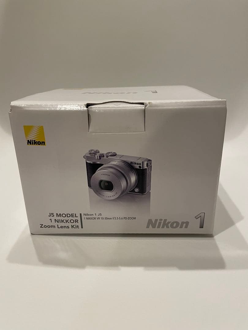 最終限定値下げ　Nikon 1 J5 ミラーレスカメラ シルバー