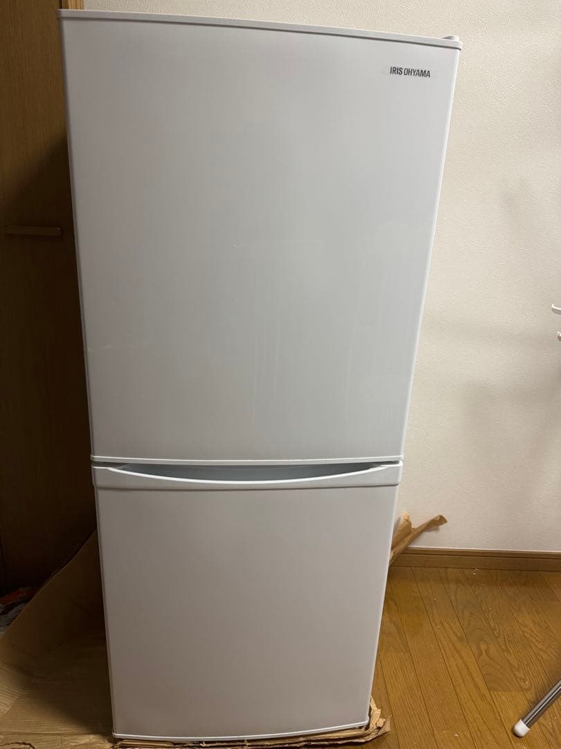 ホワイト冷蔵庫 氷製造トレイ付き