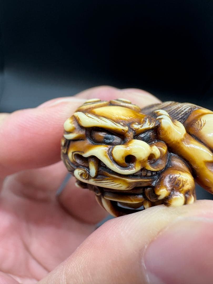 アリーヒローズ 根付　江戸時代　獅子　繊細彫刻　骨董古美術