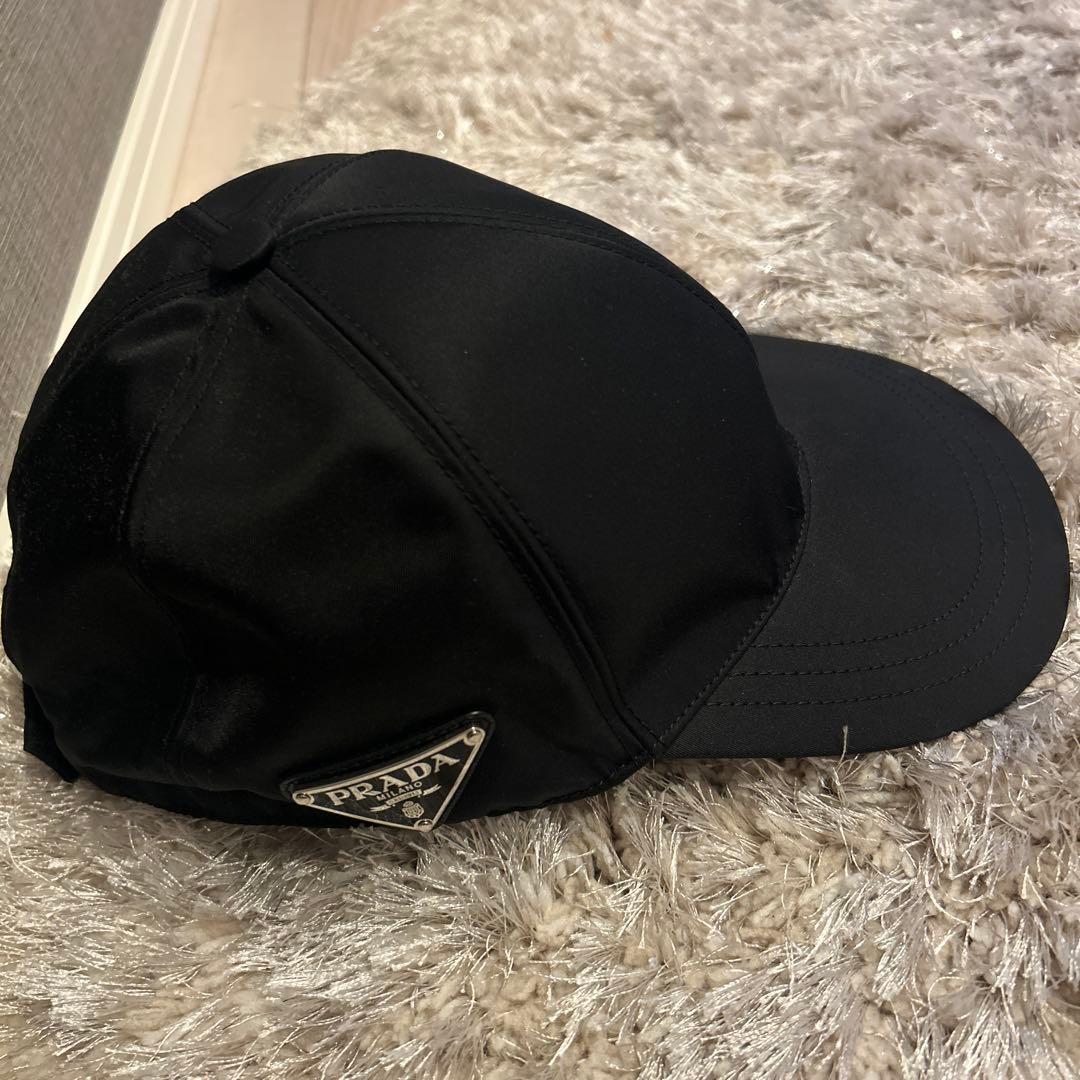 PRADA ブラック ベースボールキャップ