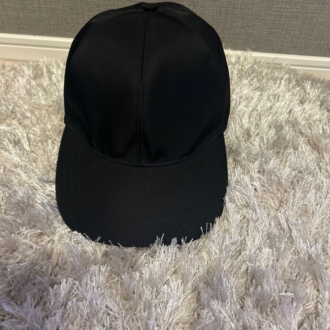 PRADA ブラック ベースボールキャップ