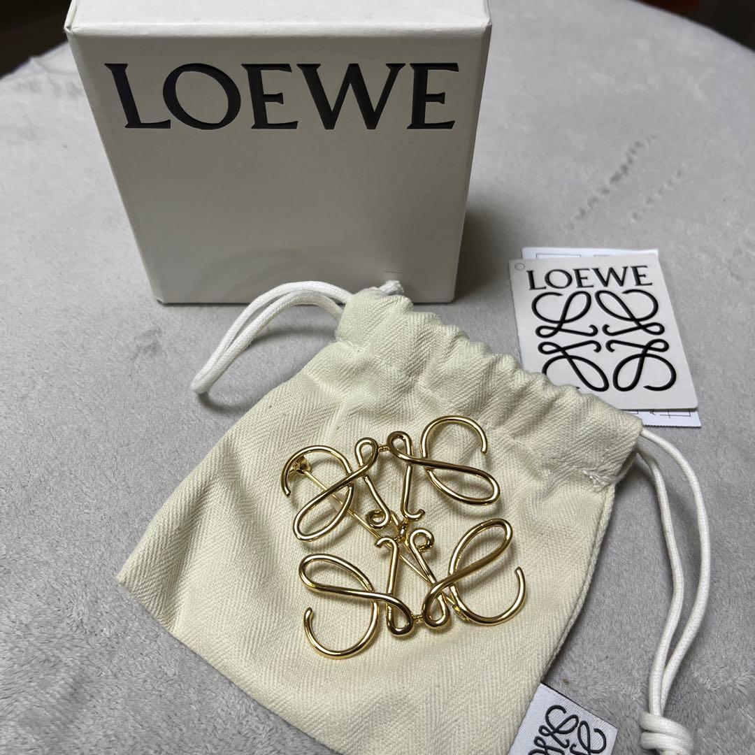 ロエベ　ブローチ　ゴールド