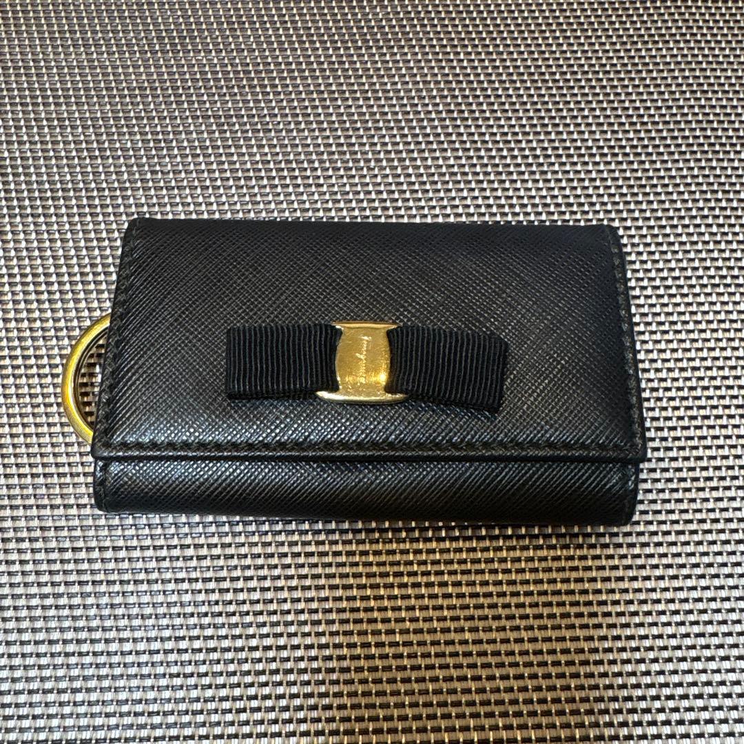 Salvatore Ferragamo 黒いキーケース
