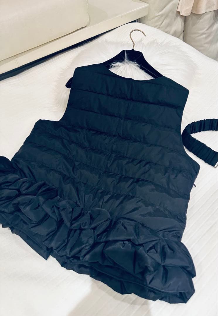 美品 ♡ vaqutaux VOYAGE ブルジョアフリルベスト　ノアール