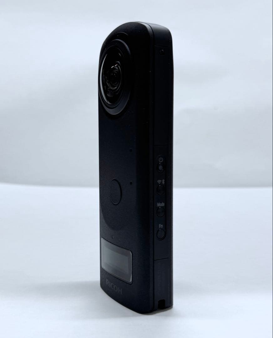 RICOH THETA z1 360度カメラ 美品 シリコンケース、スタンド付