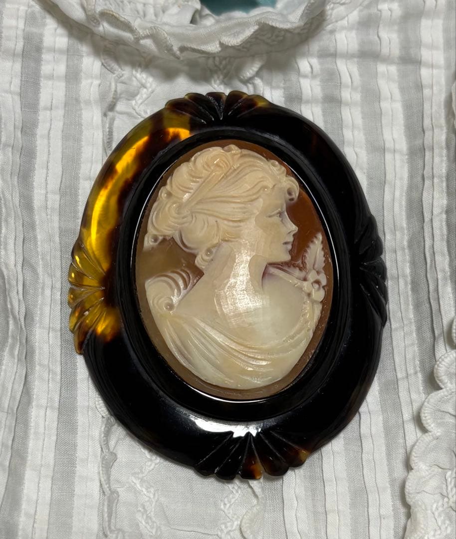 ビンテージカメオブローチ　鼈甲