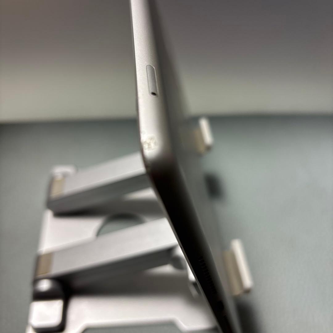 iPad本体 iPad7 32G Wi-Fi, sim free 95.6%