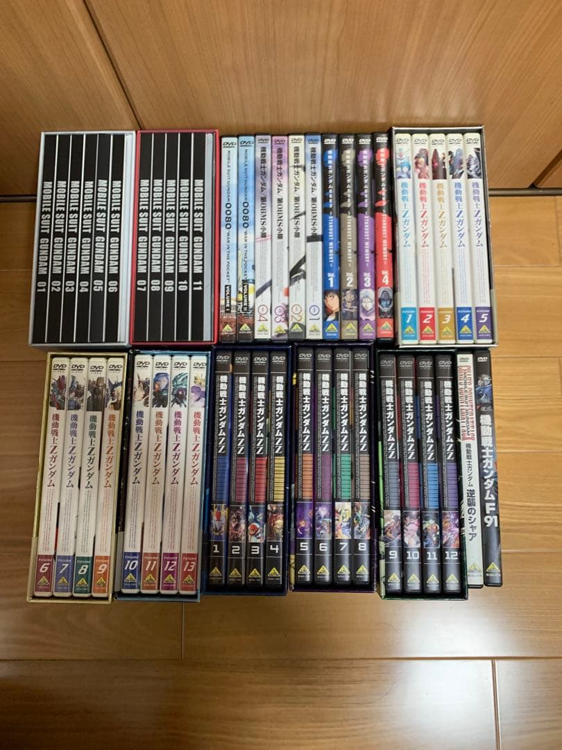 美品　機動戦士ガンダム、Z、Z Z、逆襲のシャア他DVD48本セット
