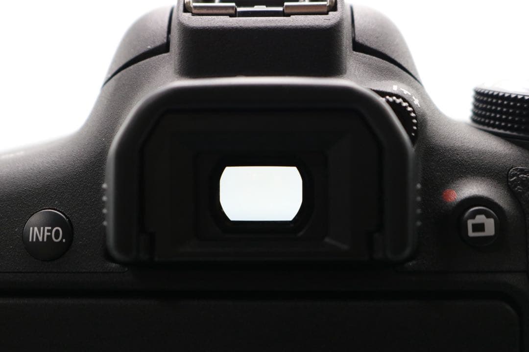 ボディ新品級 【Canon EOS Kiss X8i ダブルレンズセット】