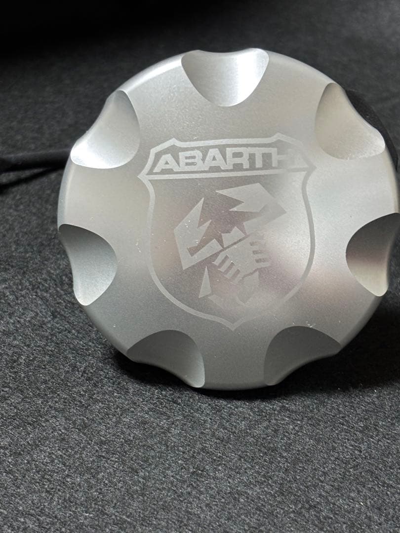 アバルト595フェールキャップ　未使用品➕新品エアーフィルタ➕タオル