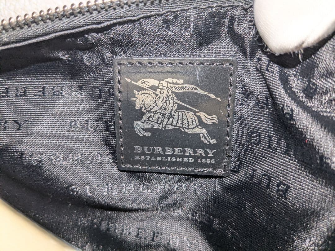 美品★バーバリー ノバチェックポーチ ハンドバッグ ストラップ ブラック レザー