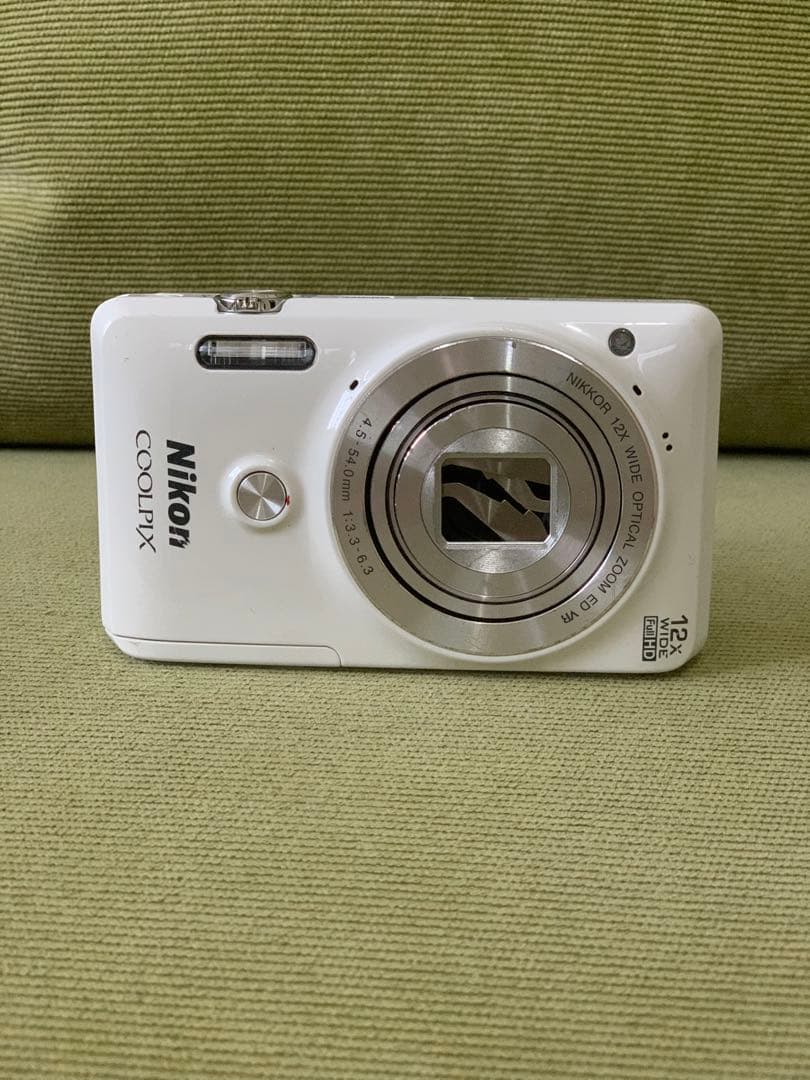 Nikon COOLPIX S6900 /ホワイ/縦向き/Wi-Fi/S6900
