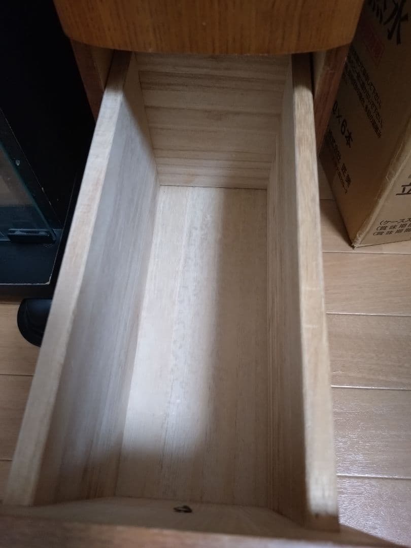 木製 三面鏡ドレッサー（収納たっぷり・鏡裏収納・コンセント付き）