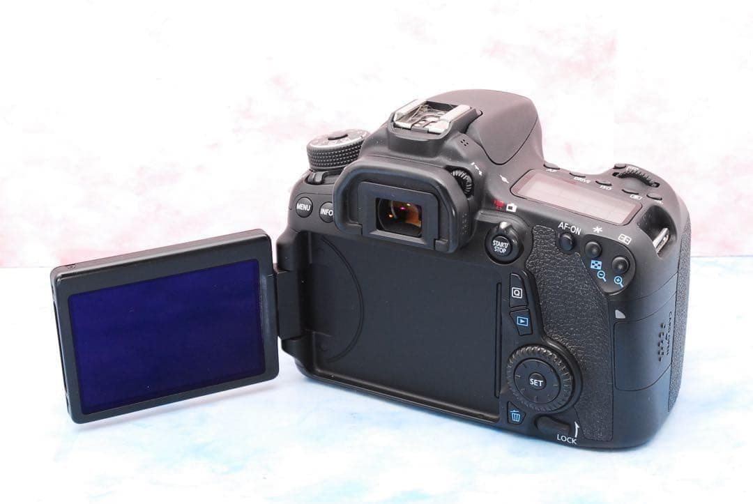 Canon EOS 70D◎一眼レフカメラ◎Wi-Fi◎超望遠レンズ付Wレンズ