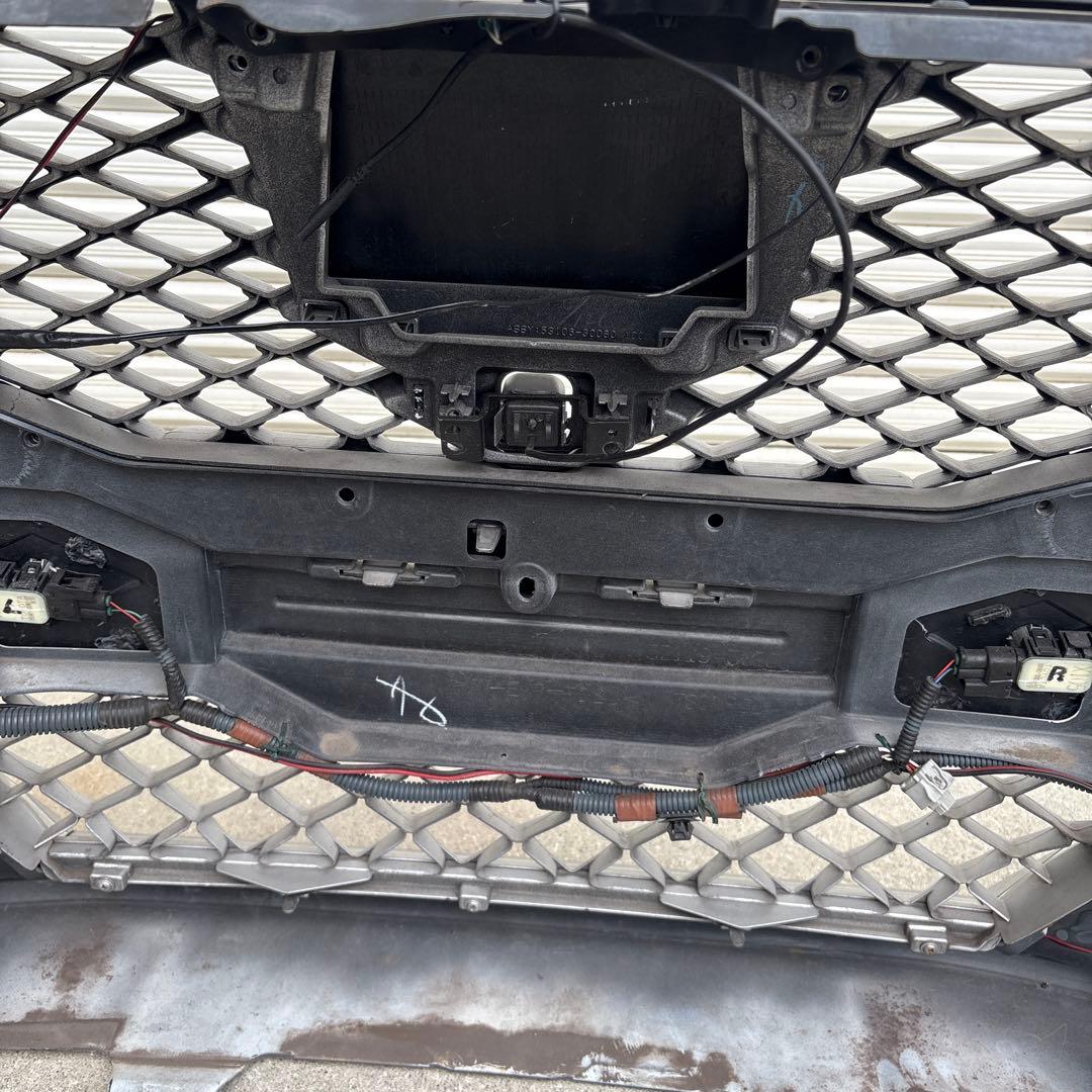 クラウンバンパー。