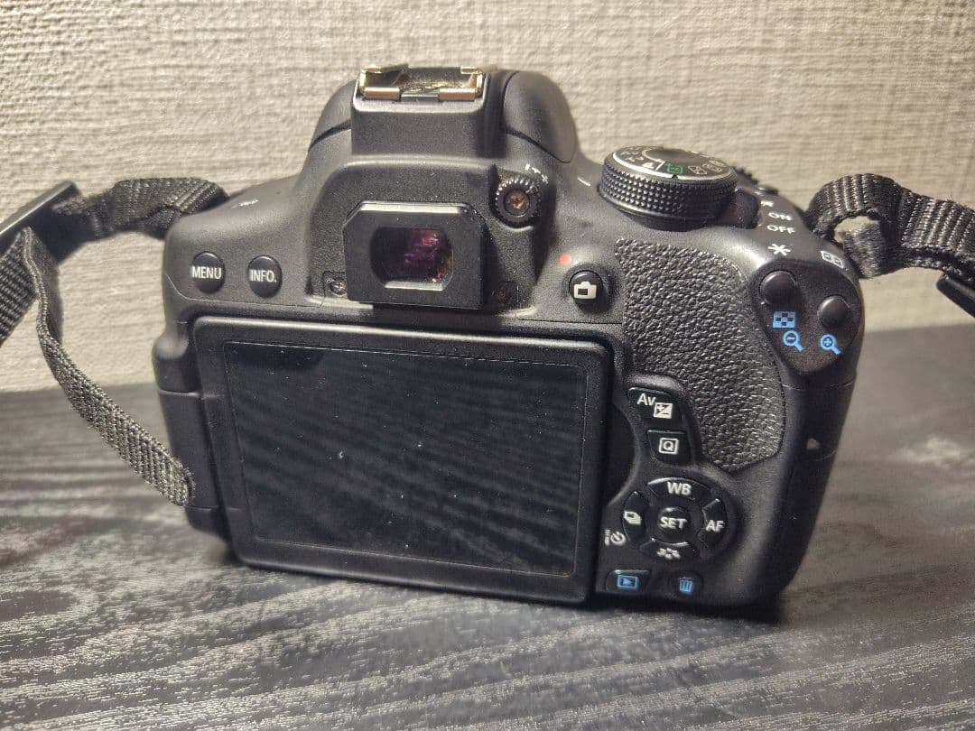 デジタルカメラ EOS Kiss X8i