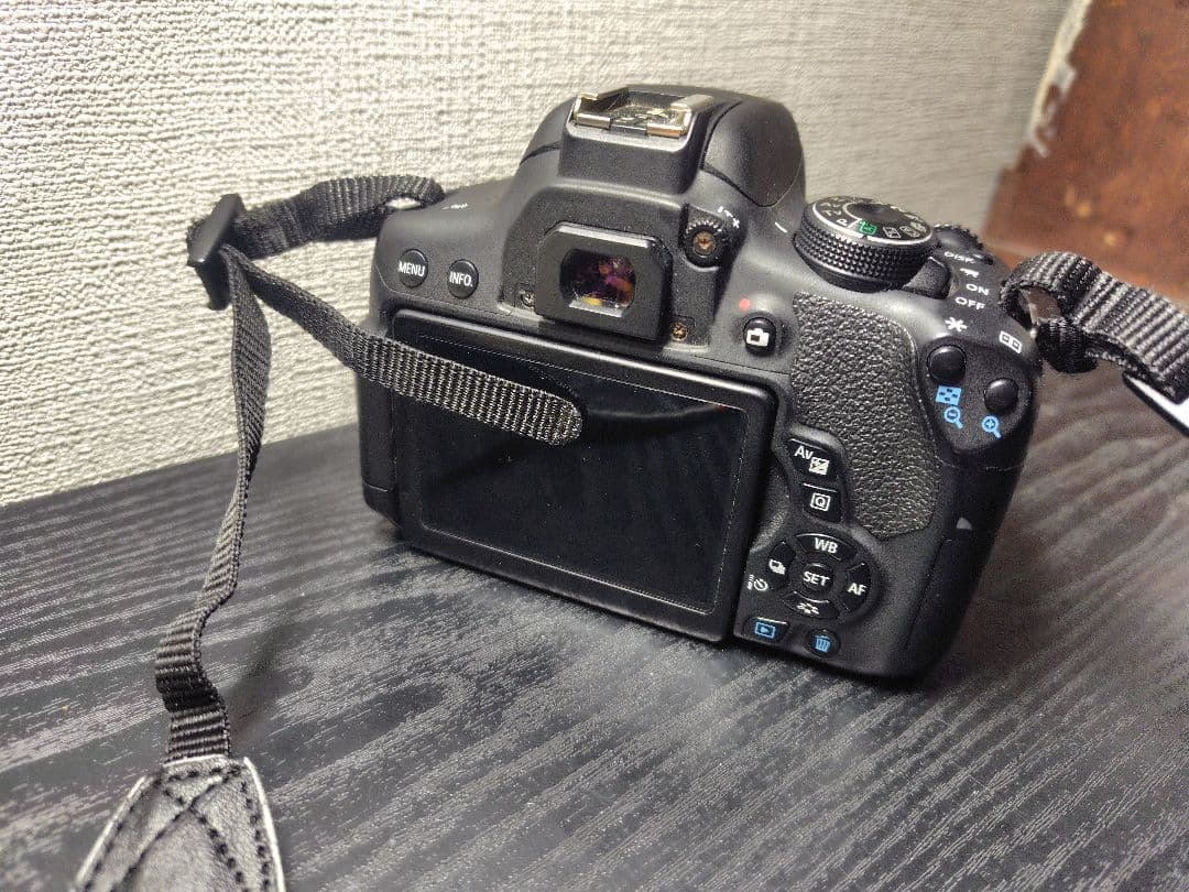 デジタルカメラ EOS Kiss X8i