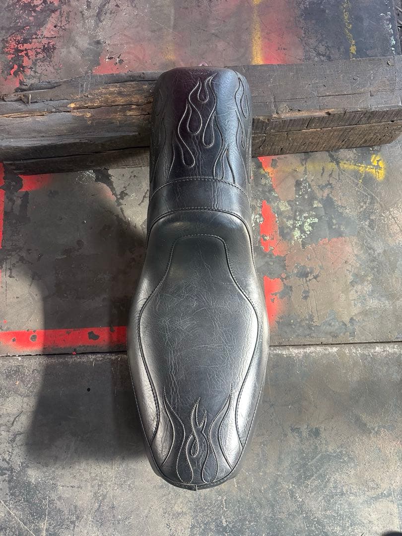 ハーレー　4速フレーム　シート　ショベル　本革　フレイムス