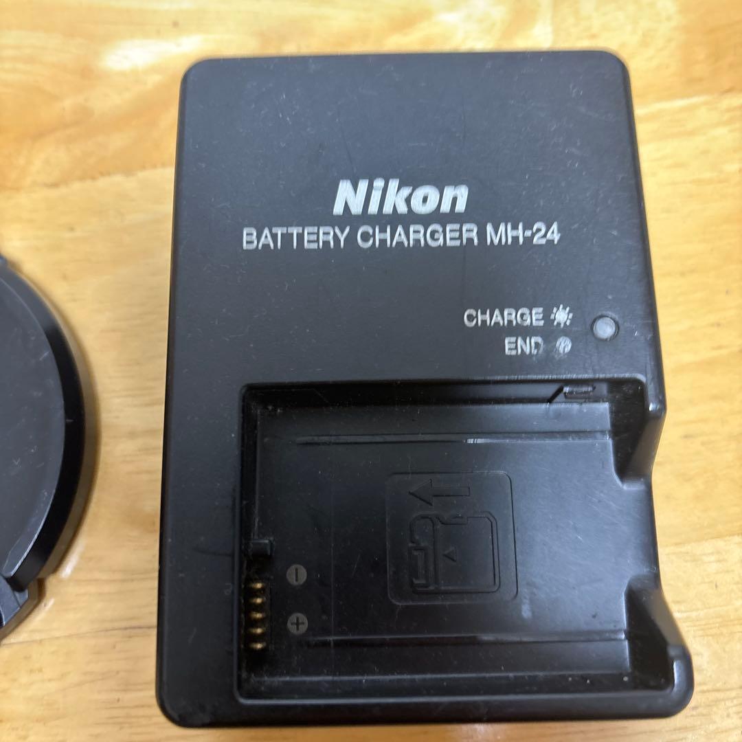 Nikon D5100 ＋AF-S 18-200mm おまけ多数