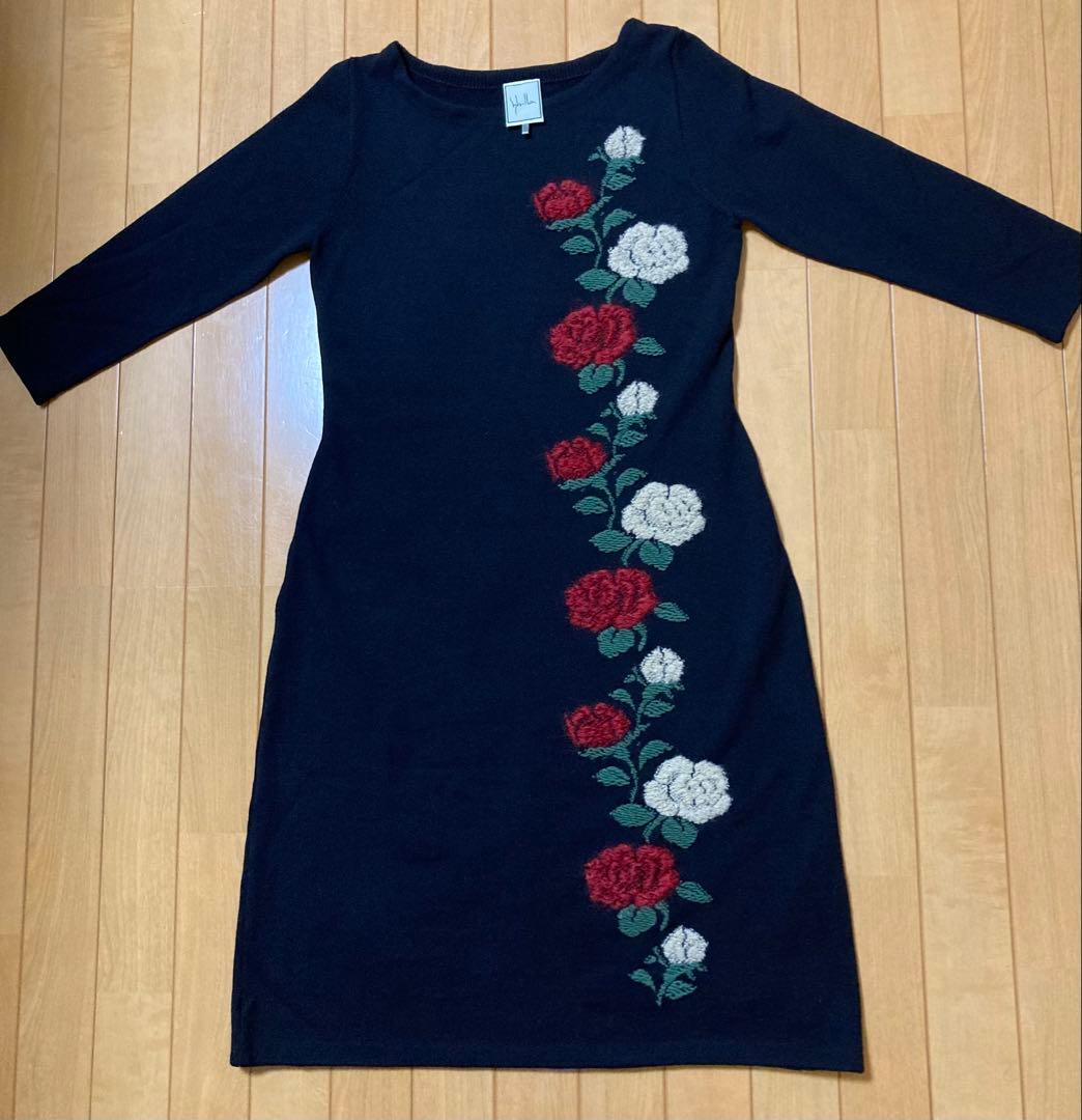 ⭐︎1/18のみタイムSALE⭐︎ シビラ　ニットワンピース バラ柄刺繍ブラック