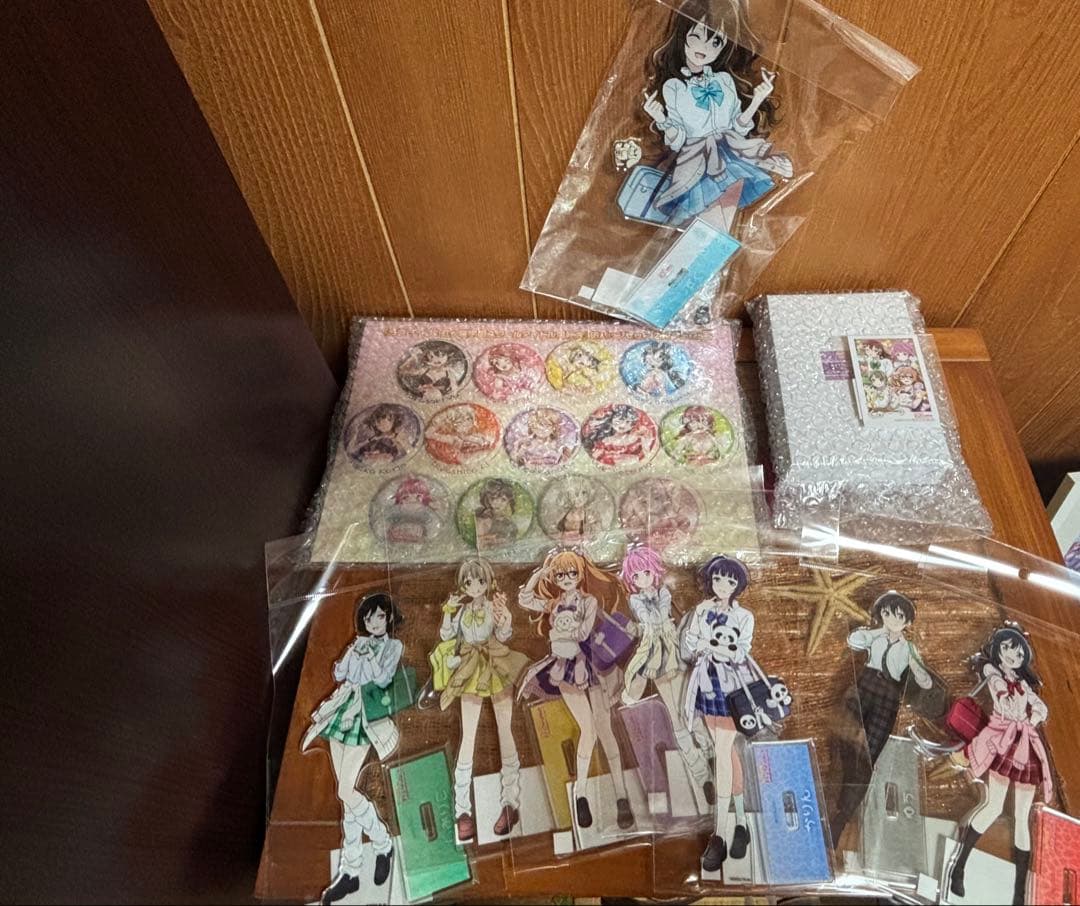 虹ヶ咲　制服ギャルver.アクスタ8点イラストカード　コミケ缶バッジ