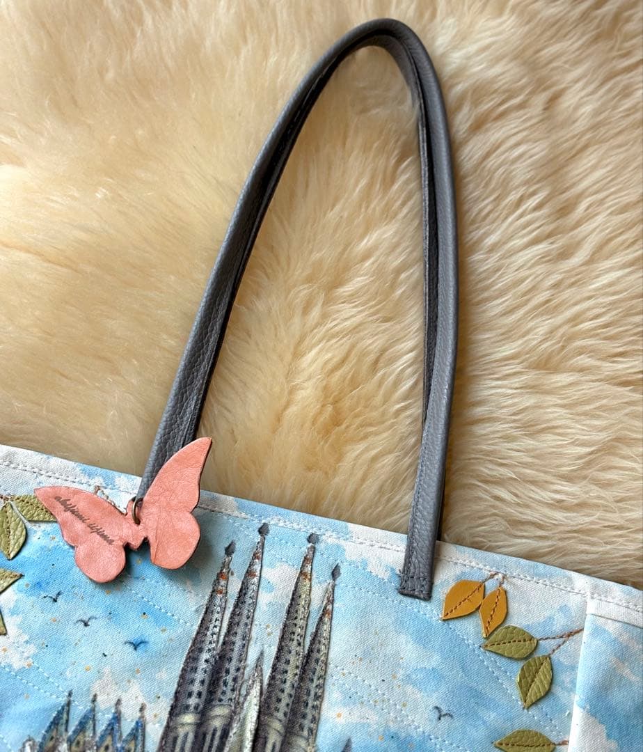 かおり様オーダー　\"サグラダ・ファミリアとニャンズ\"