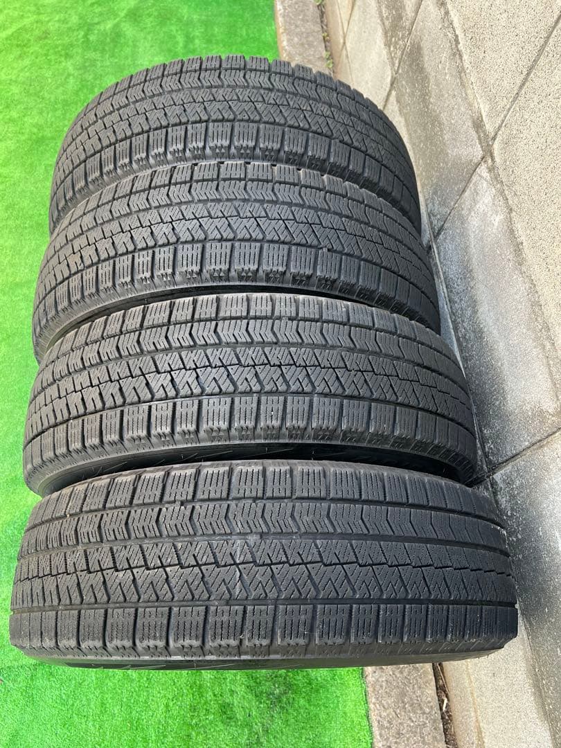 15インチホイールと175/65R15スタッドレスタイヤ