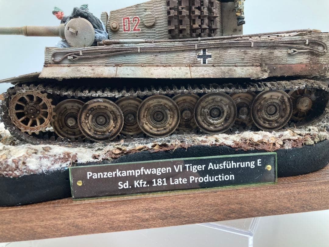 戦車模型完成品 1/35 ティーガー1後期型ヴィネット作品 全塗装済み完成品