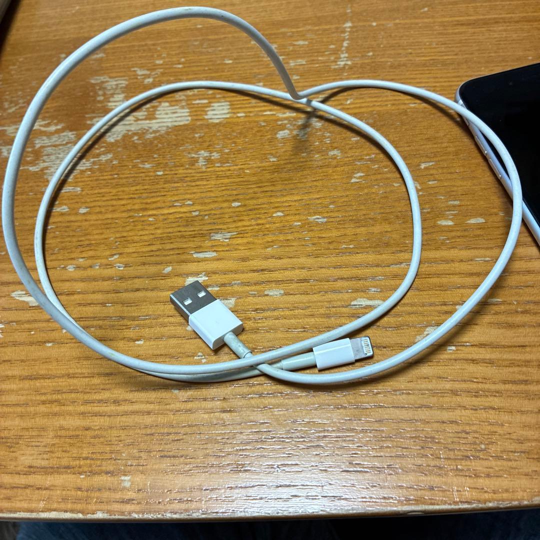 Apple iPhone SE第三世代 ホワイト 本体