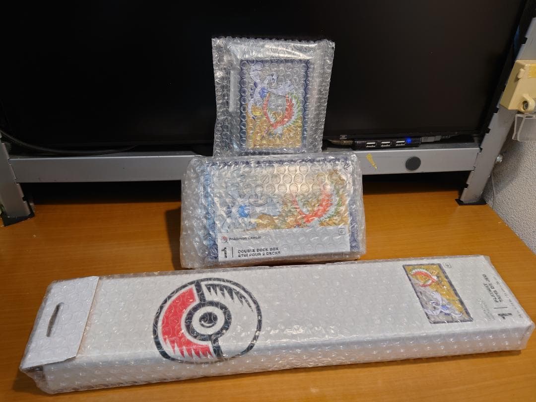 海外ポケモンセンター限定　プレイマット・デッキケース＆シールド　ホウオウ＆ルギア